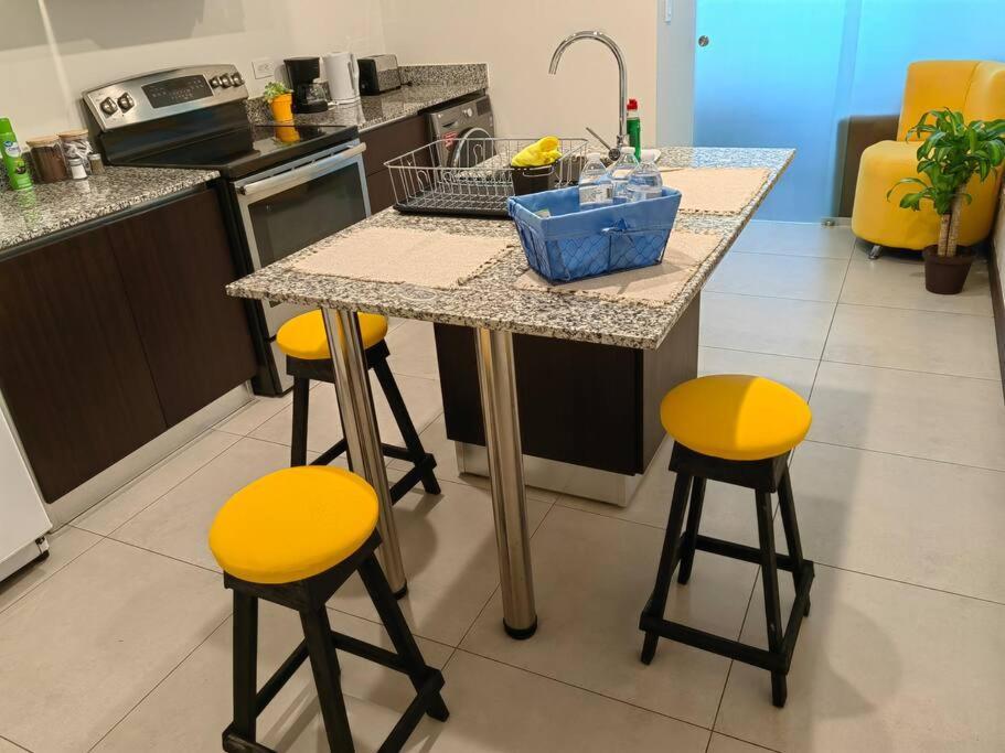 1102 Torre Los Yoses Hermoso Apartamento En Barrio Escalante Sin Parqueo Сан-Хосе Экстерьер фото
